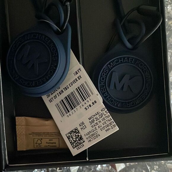 New in box Michael kors navy blue pair of rubber air tags $78 MSRP - Picture 4 of 9